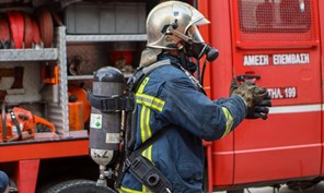 Λάρισα: Φωτιά σε υπόγειο πολυκατοικίας - Όχημα κάηκε ολοσχερώς 
